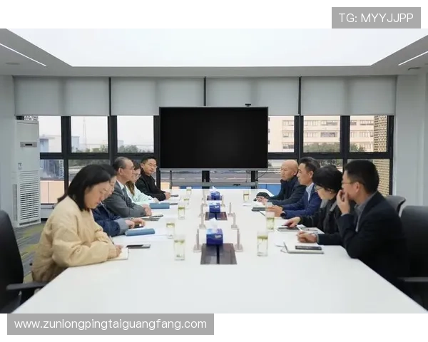 尊龙新版人生就是博介绍游戏中的多样生活场景和真实互动体验